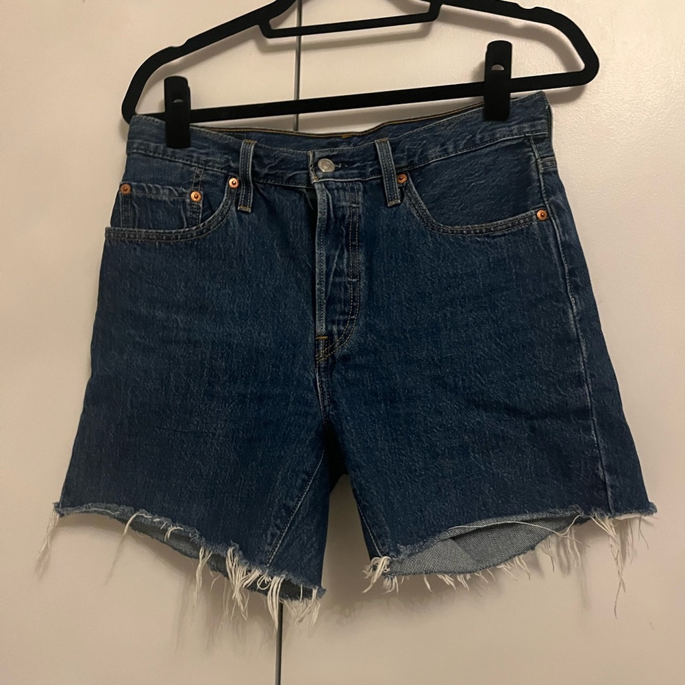 LEVI’S JEAN SHORTS